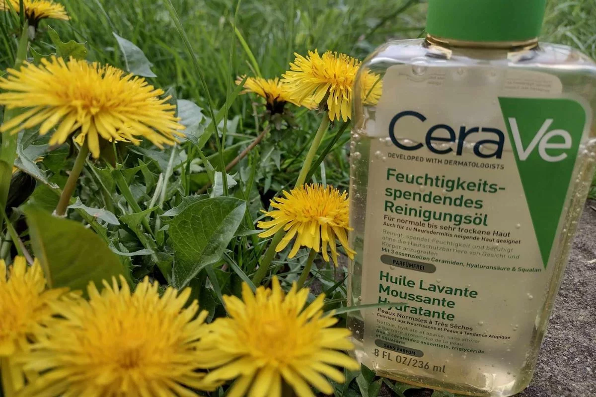 CERAVE HYDRATING FOAMING OIL CLEANSER CLOSEUP